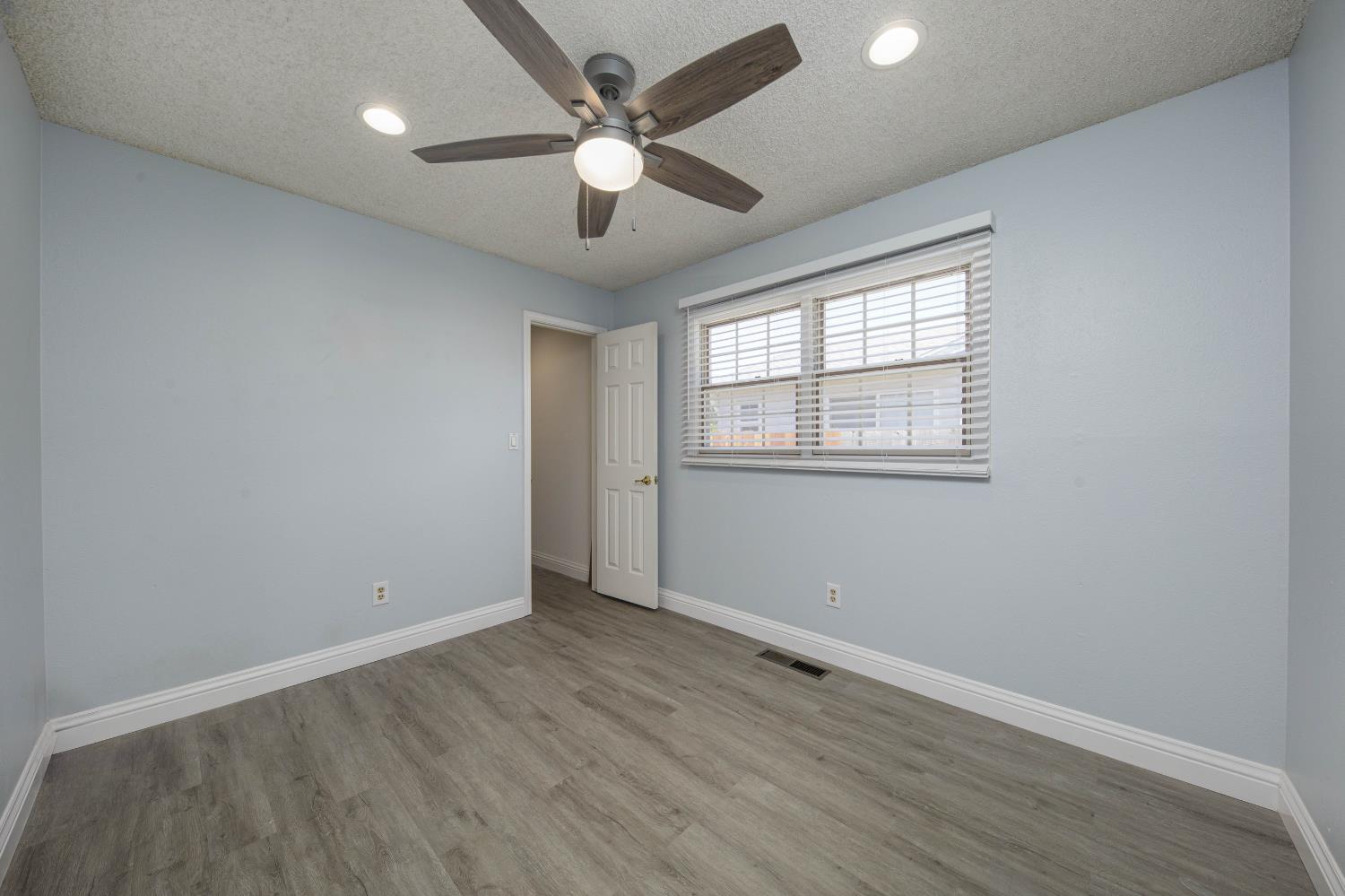 30 Willow Glen Ave, Oakdale, CA 95361