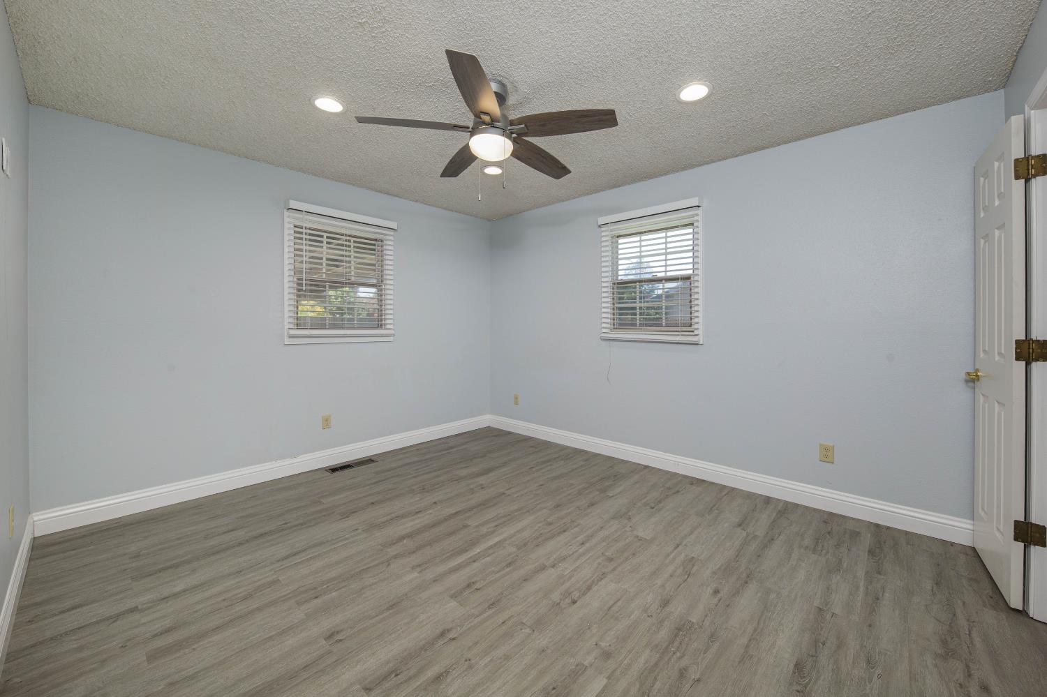 30 Willow Glen Ave, Oakdale, CA 95361