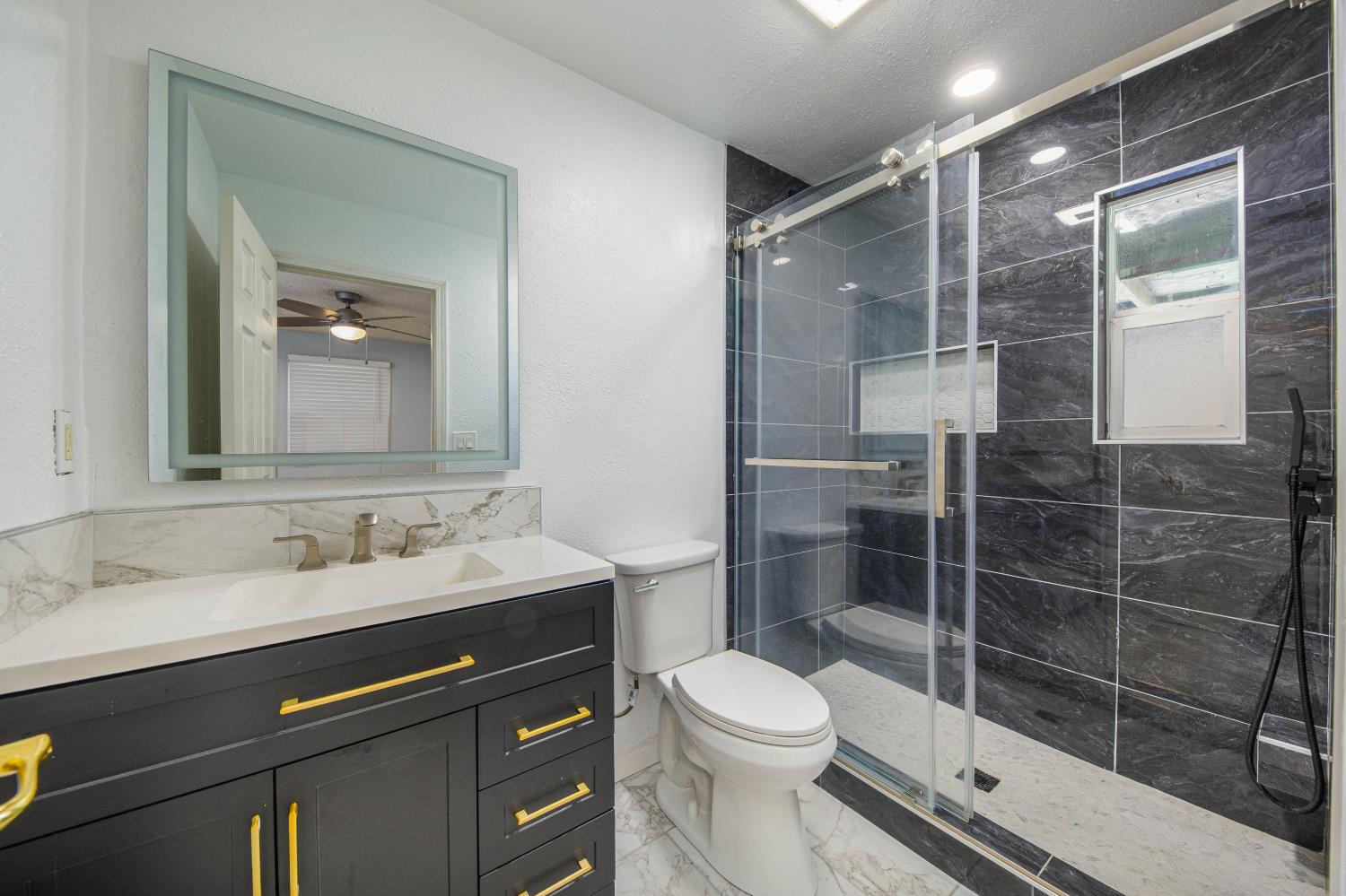 30 Willow Glen Ave, Oakdale, CA 95361