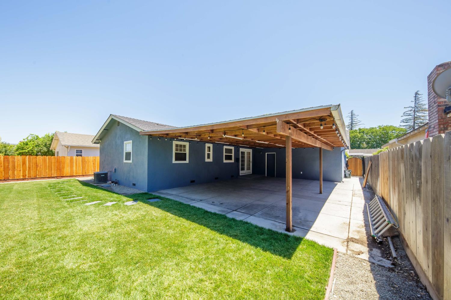 30 Willow Glen Ave, Oakdale, CA 95361