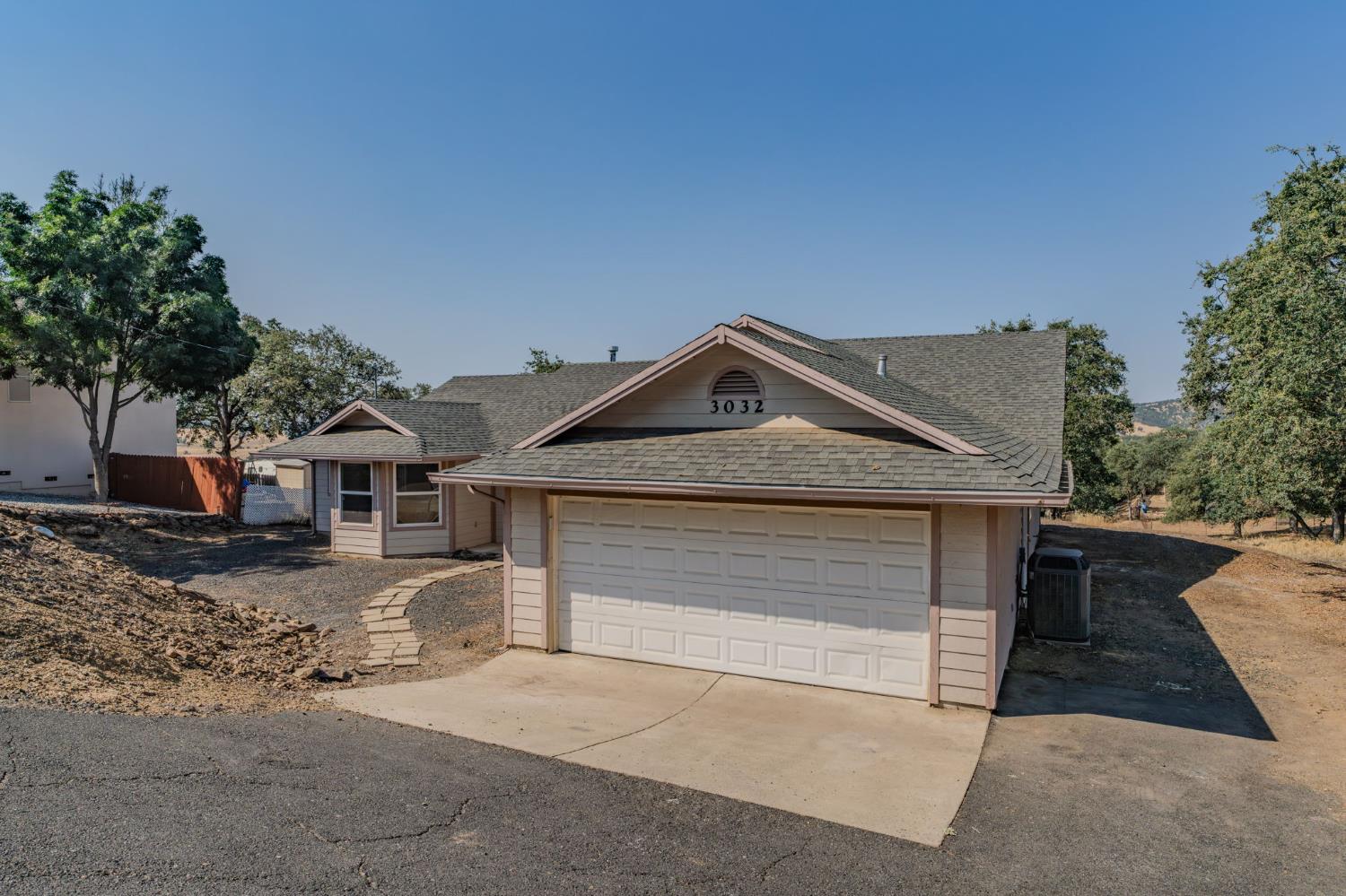 3032 Arrowhead St, Copperopolis, CA 95228