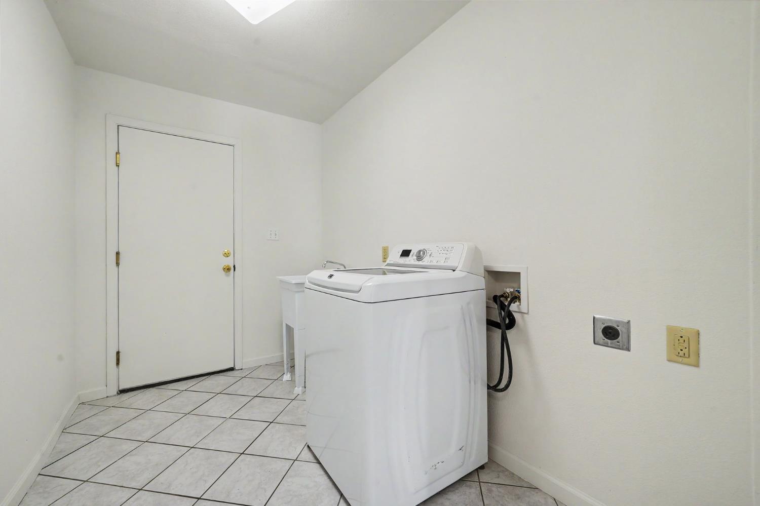 3032 Arrowhead St, Copperopolis, CA 95228