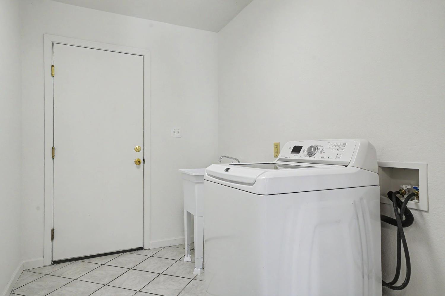 3032 Arrowhead St, Copperopolis, CA 95228