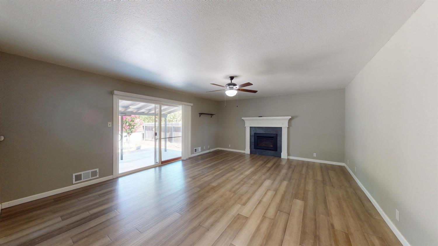 5215 Prairie Flower Rd, Ceres, CA 95307