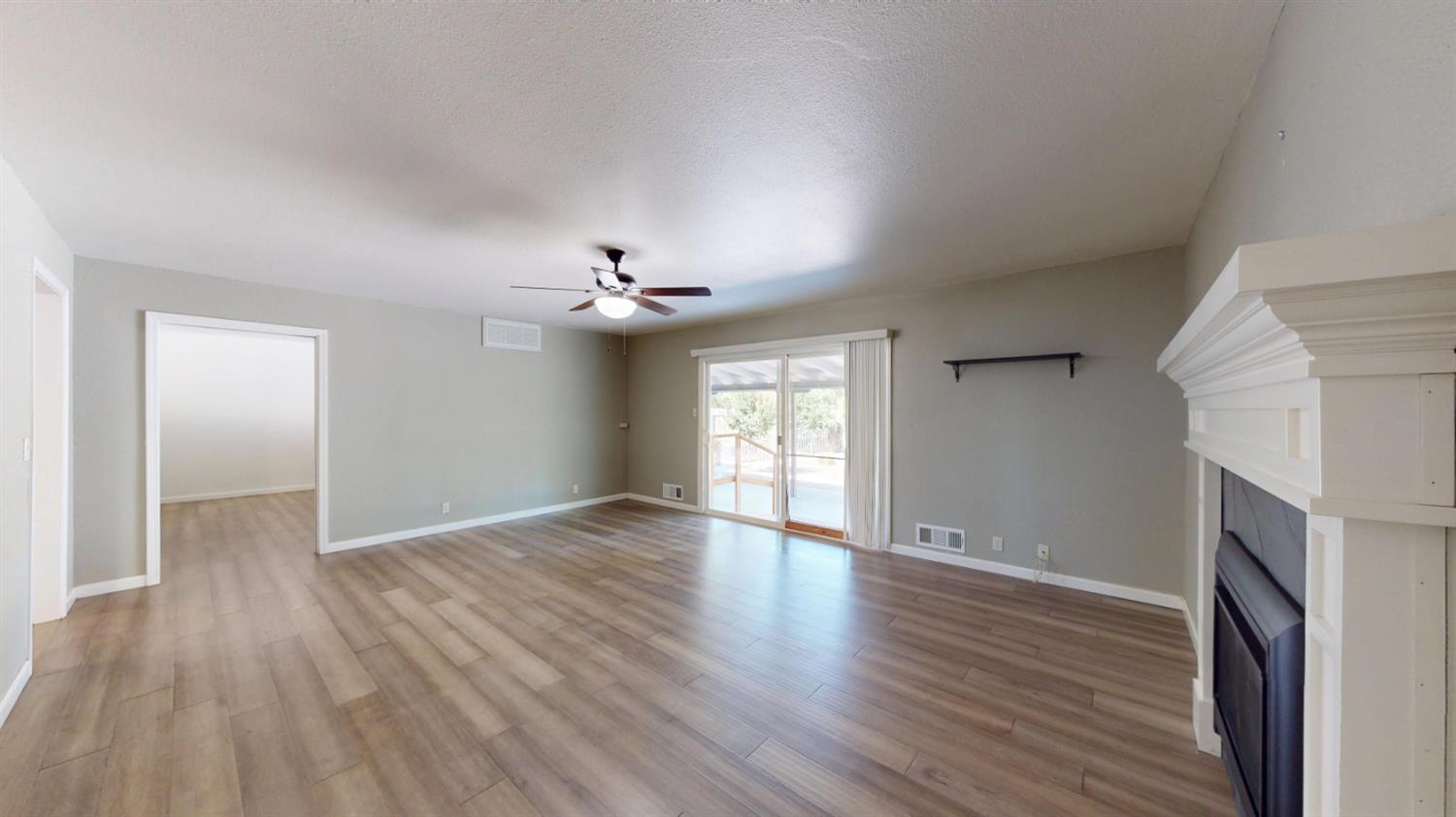 5215 Prairie Flower Rd, Ceres, CA 95307