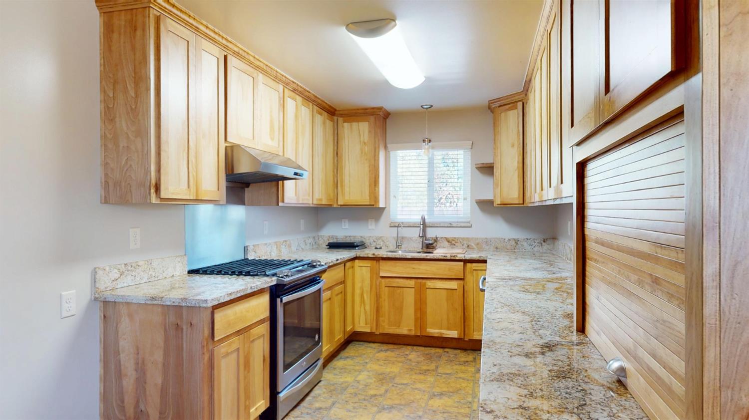 5215 Prairie Flower Rd, Ceres, CA 95307
