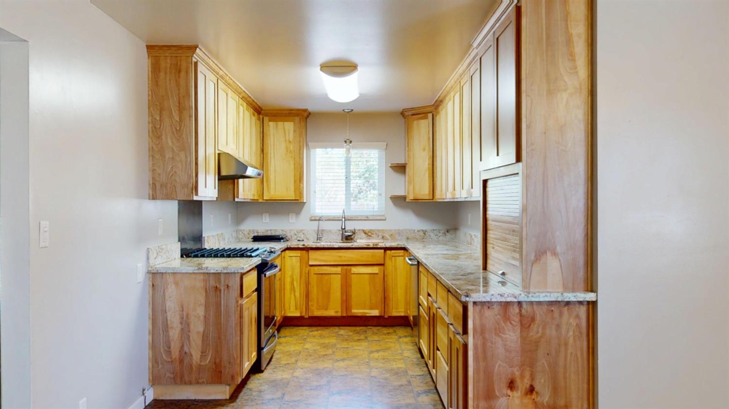 5215 Prairie Flower Rd, Ceres, CA 95307