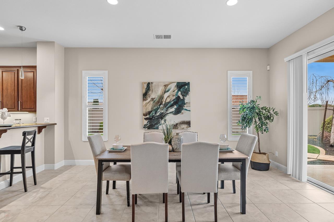 2498 Pepper Tree Ln, Manteca, CA 95336