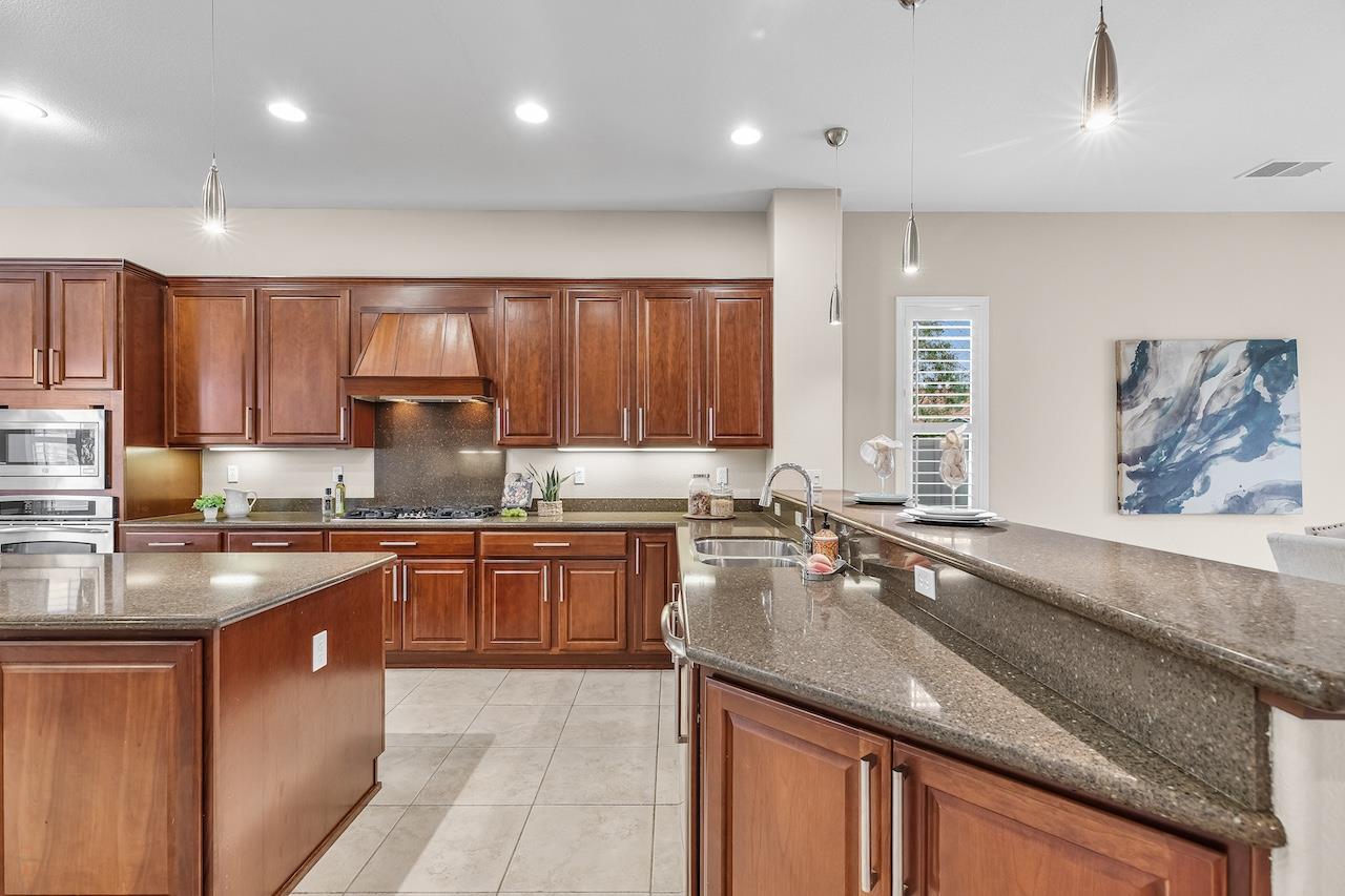 2498 Pepper Tree Ln, Manteca, CA 95336