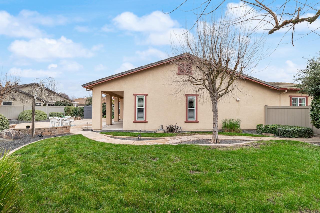 2498 Pepper Tree Ln, Manteca, CA 95336