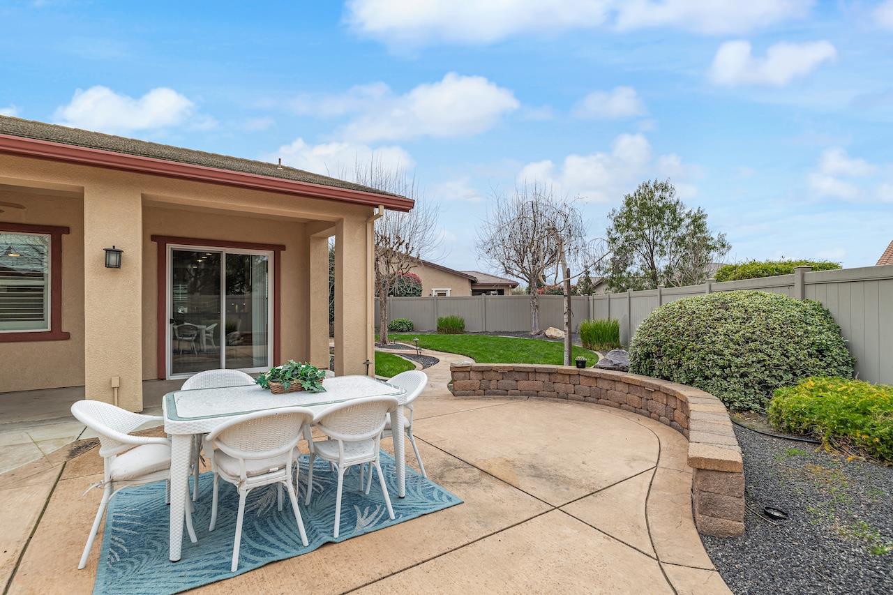 2498 Pepper Tree Ln, Manteca, CA 95336