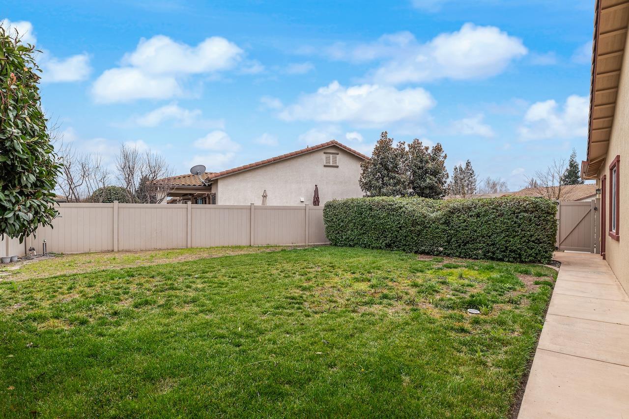 2498 Pepper Tree Ln, Manteca, CA 95336