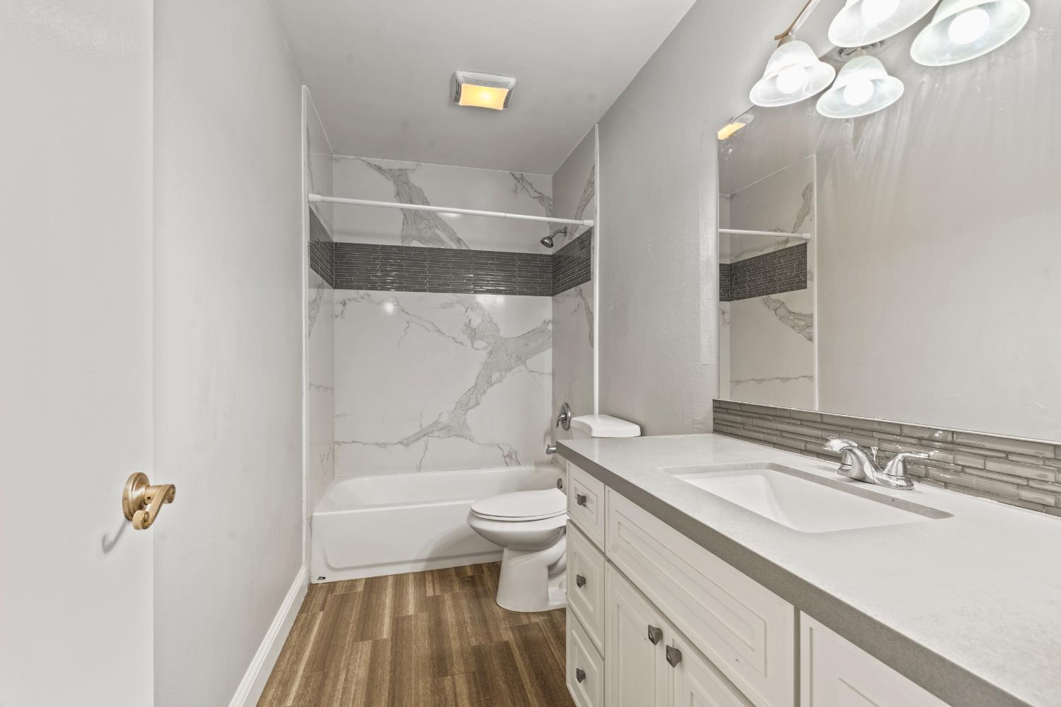 215 Floyd Ave #26, Modesto, CA 95350