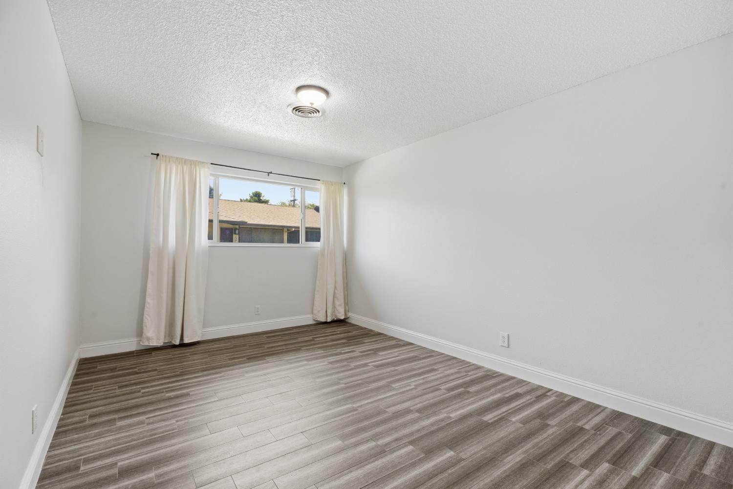 215 Floyd Ave #26, Modesto, CA 95350