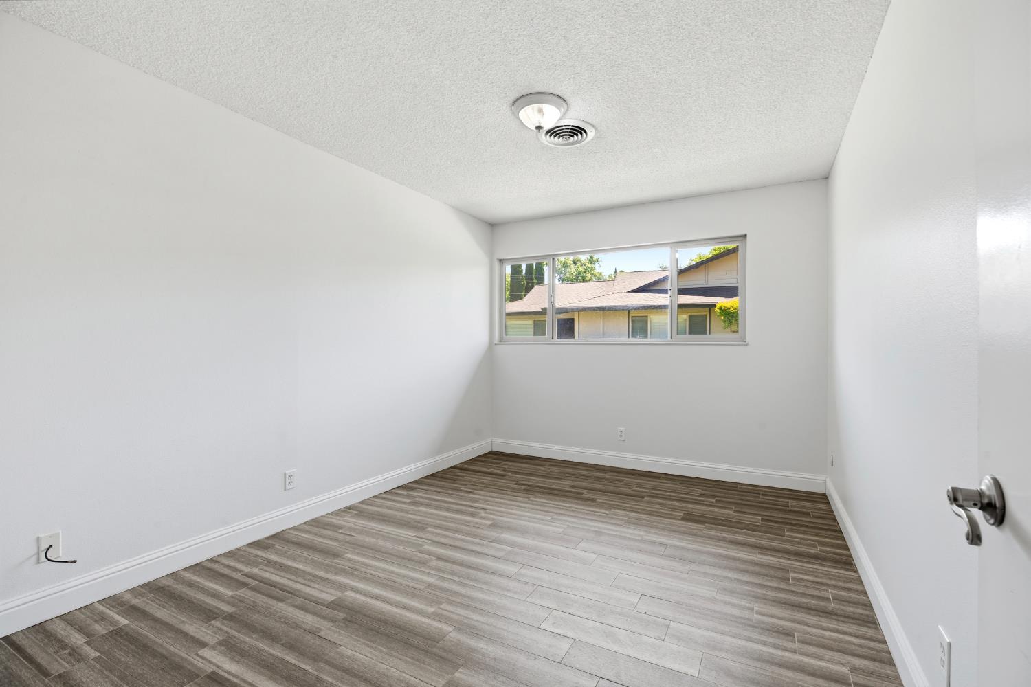 215 Floyd Ave #26, Modesto, CA 95350