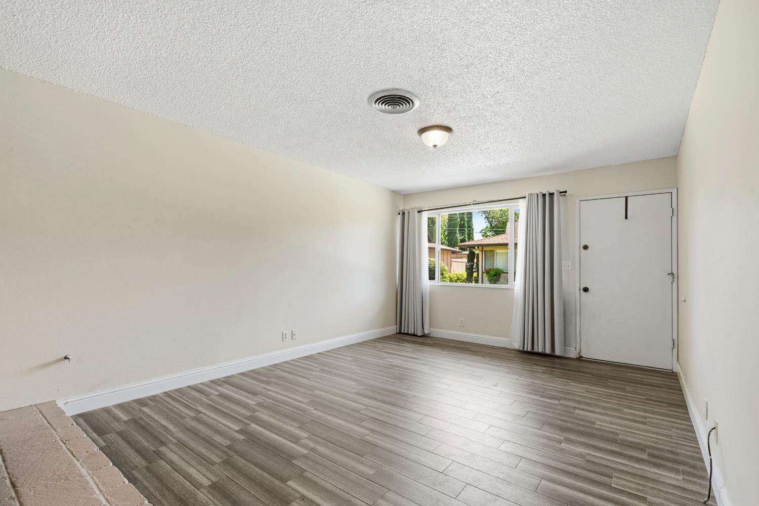 215 Floyd Ave #26, Modesto, CA 95350