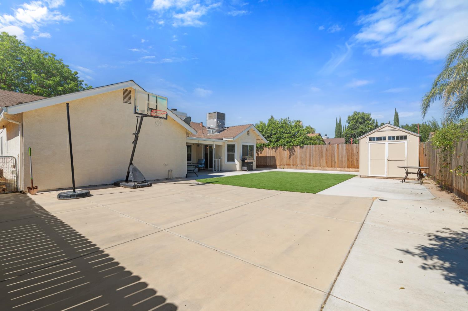 1073 Wickel St, Turlock, CA 95382
