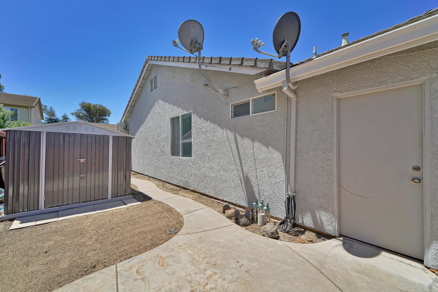 1884 Vaduz Ct, Manteca, CA 95337