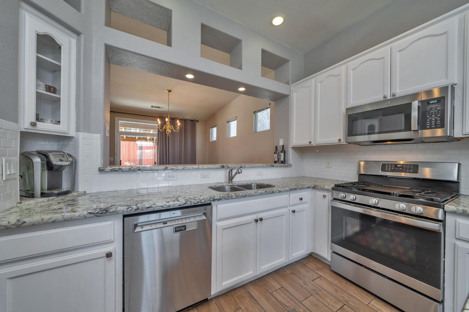 1884 Vaduz Ct, Manteca, CA 95337