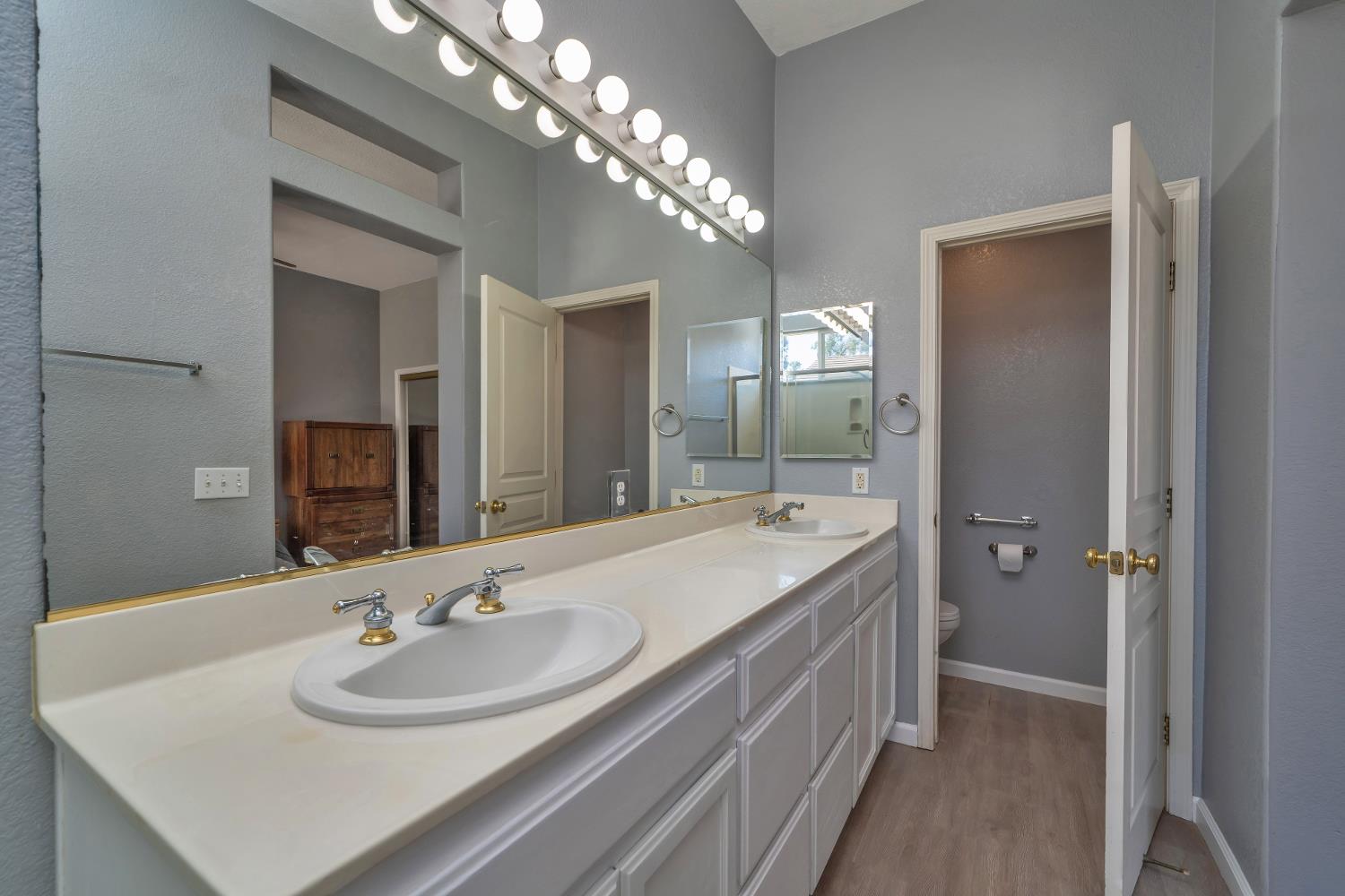 1884 Vaduz Ct, Manteca, CA 95337