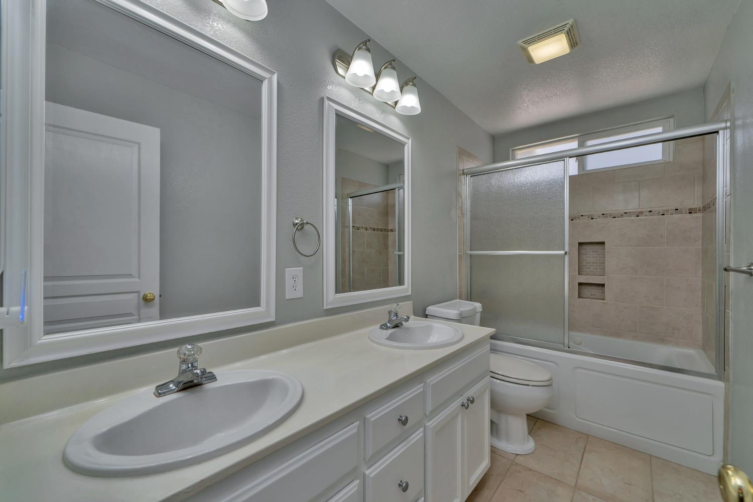 1884 Vaduz Ct, Manteca, CA 95337