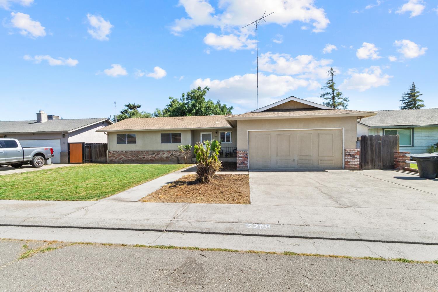 2219 Vernon Dr, Escalon, CA 95320
