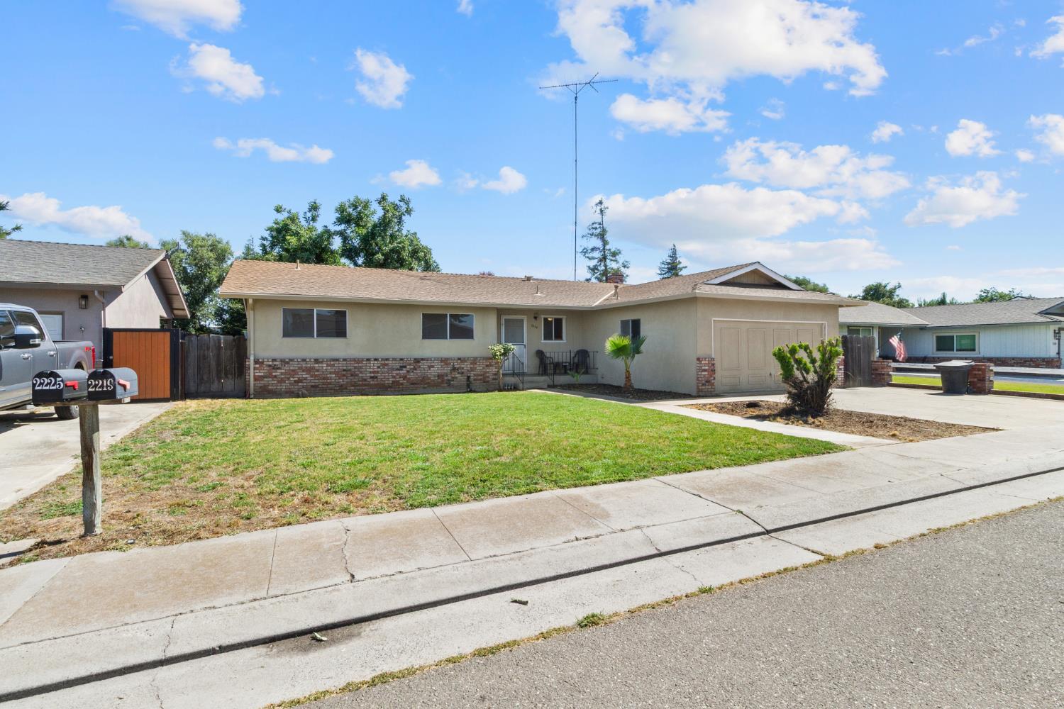2219 Vernon Dr, Escalon, CA 95320