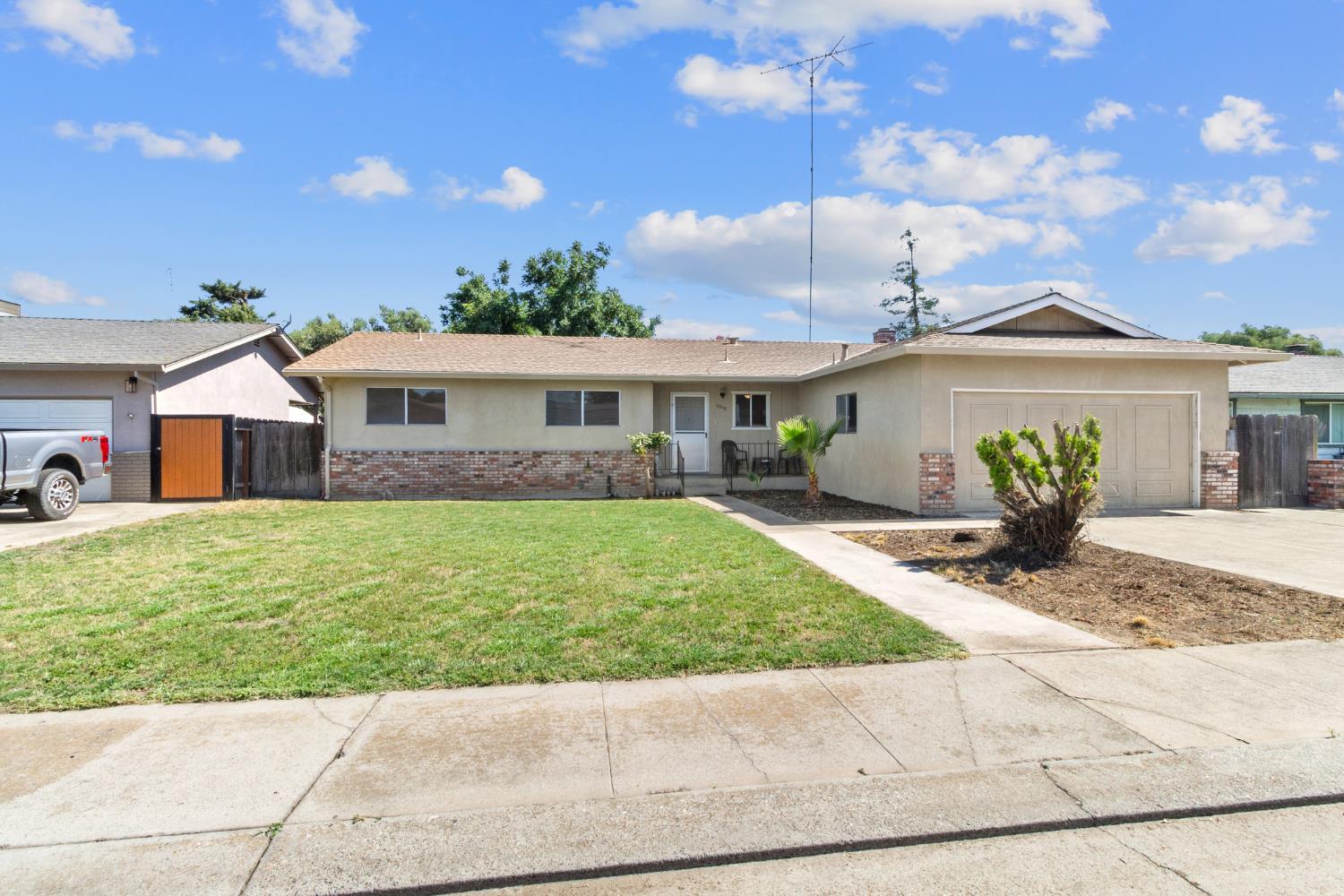 2219 Vernon Dr, Escalon, CA 95320