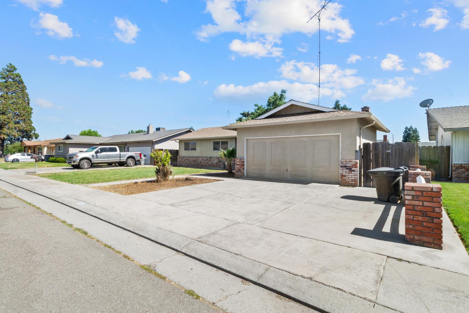 2219 Vernon Dr, Escalon, CA 95320