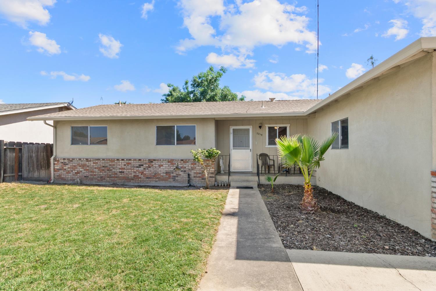 2219 Vernon Dr, Escalon, CA 95320