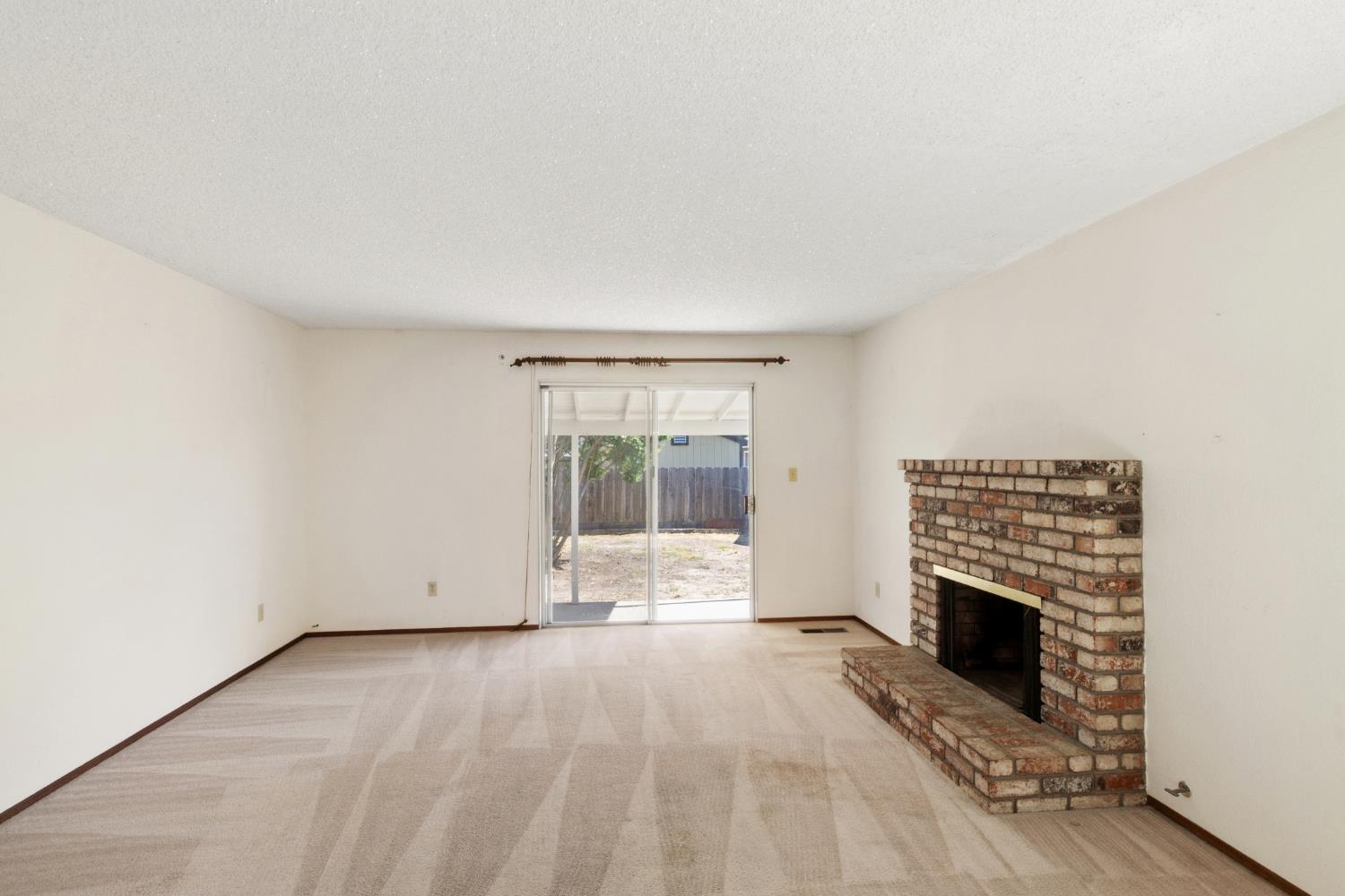 2219 Vernon Dr, Escalon, CA 95320