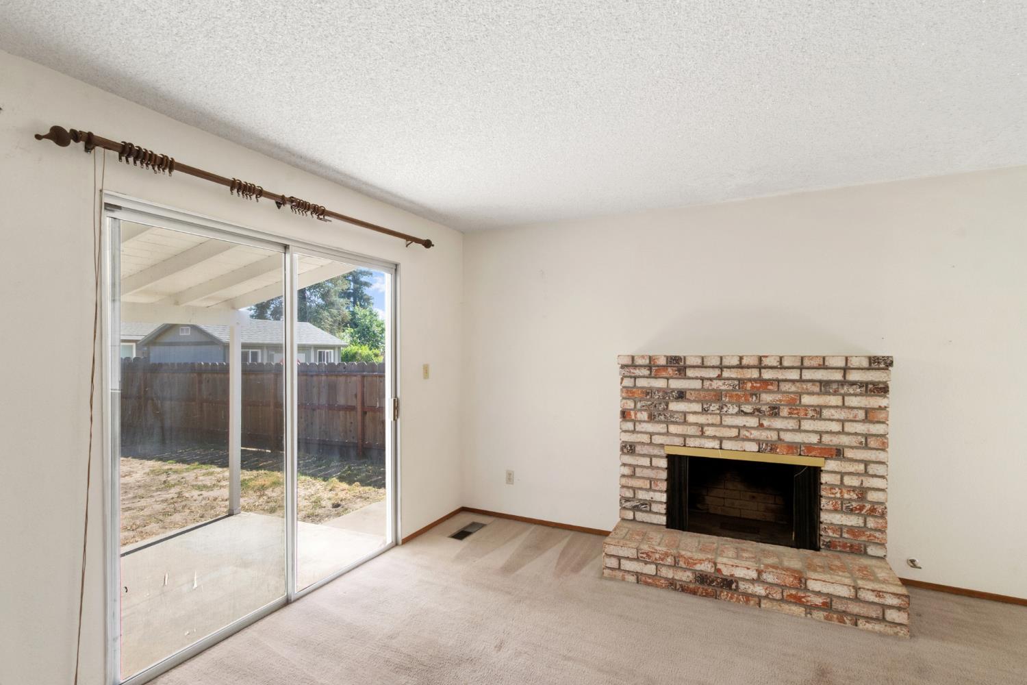 2219 Vernon Dr, Escalon, CA 95320