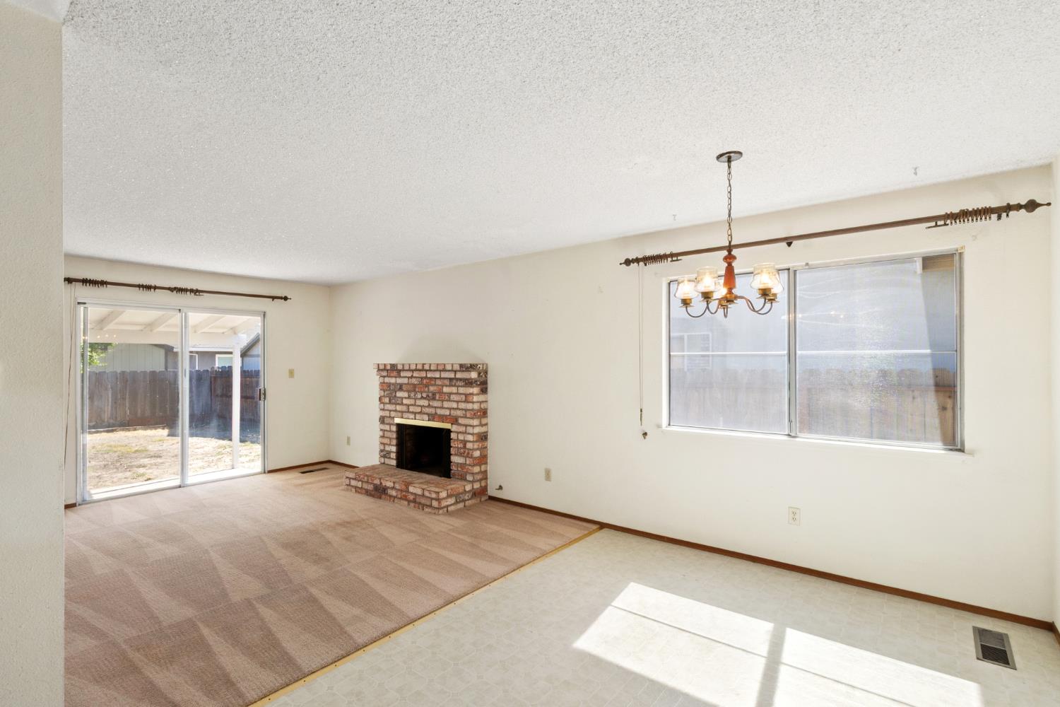 2219 Vernon Dr, Escalon, CA 95320