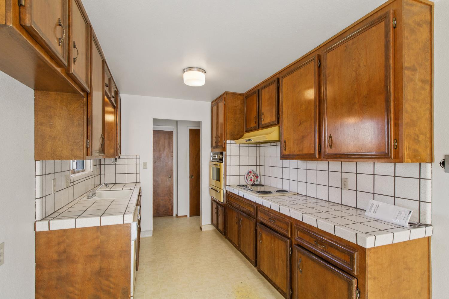 2219 Vernon Dr, Escalon, CA 95320