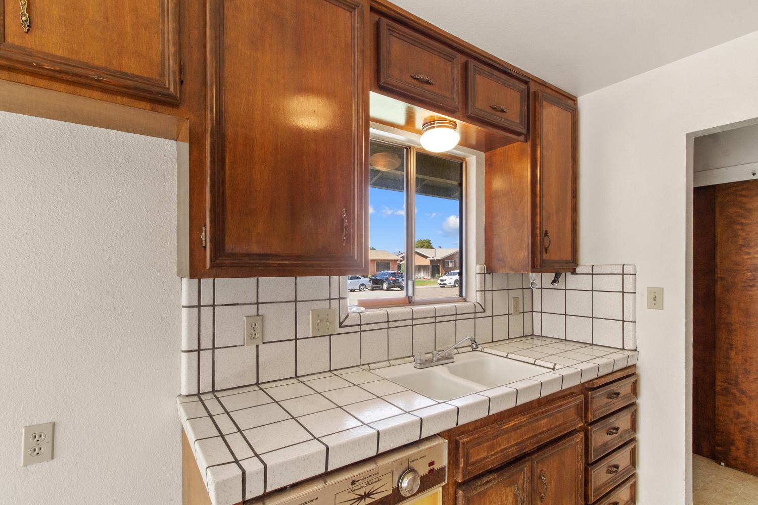 2219 Vernon Dr, Escalon, CA 95320