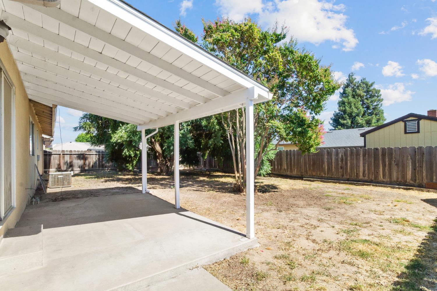 2219 Vernon Dr, Escalon, CA 95320