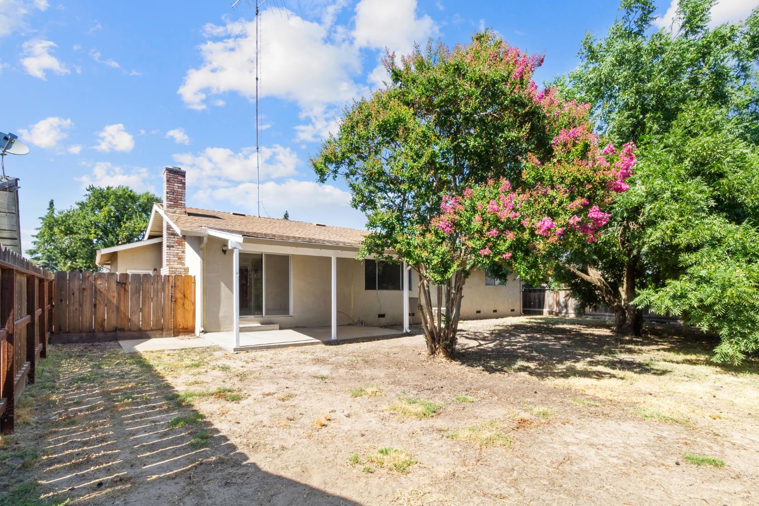 2219 Vernon Dr, Escalon, CA 95320