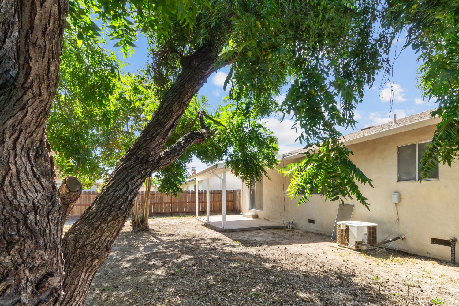 2219 Vernon Dr, Escalon, CA 95320