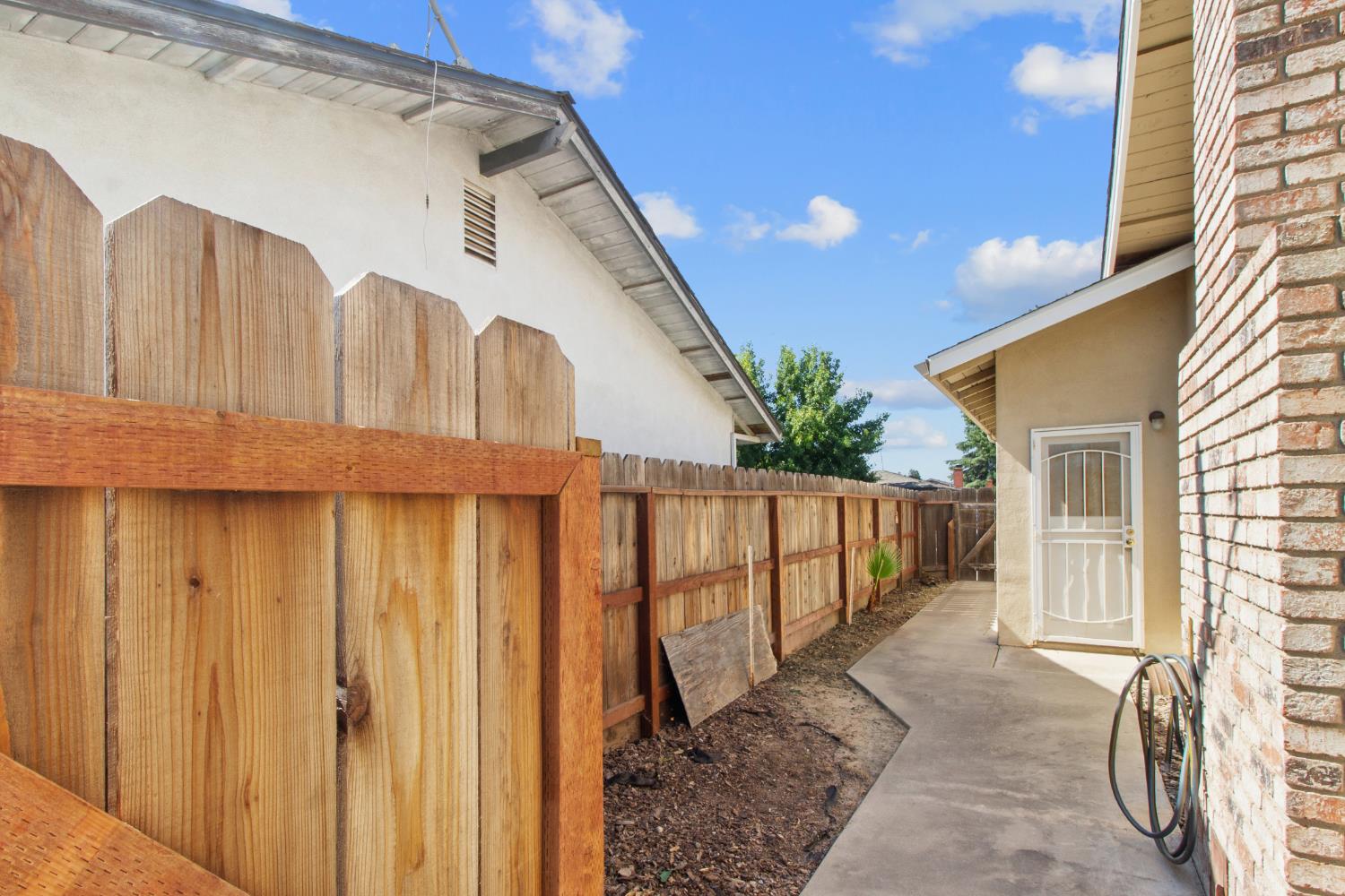 2219 Vernon Dr, Escalon, CA 95320