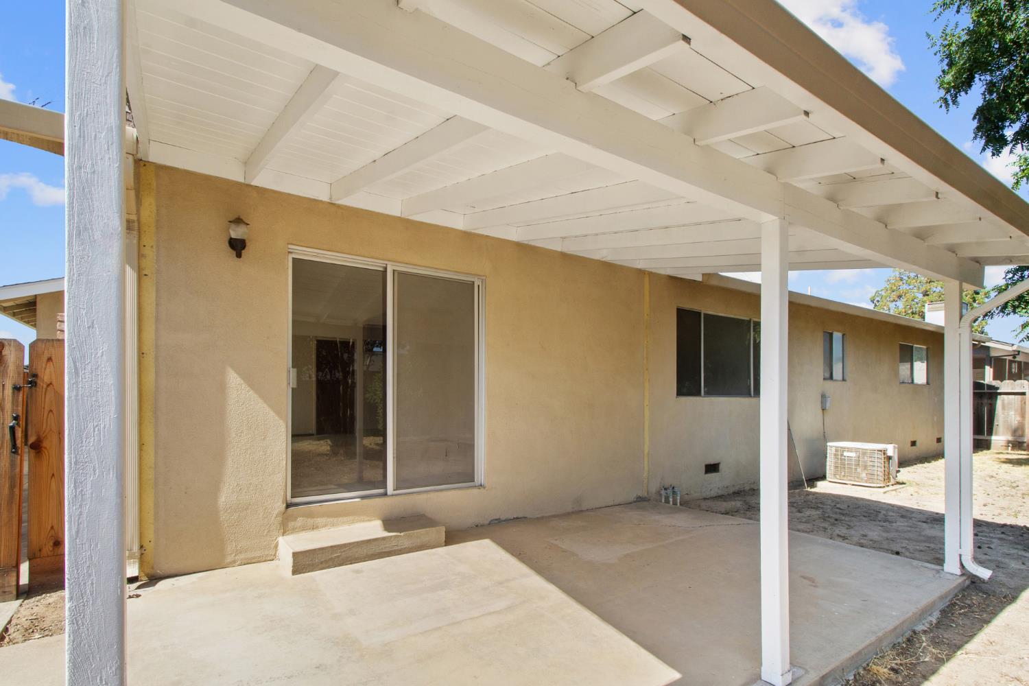 2219 Vernon Dr, Escalon, CA 95320