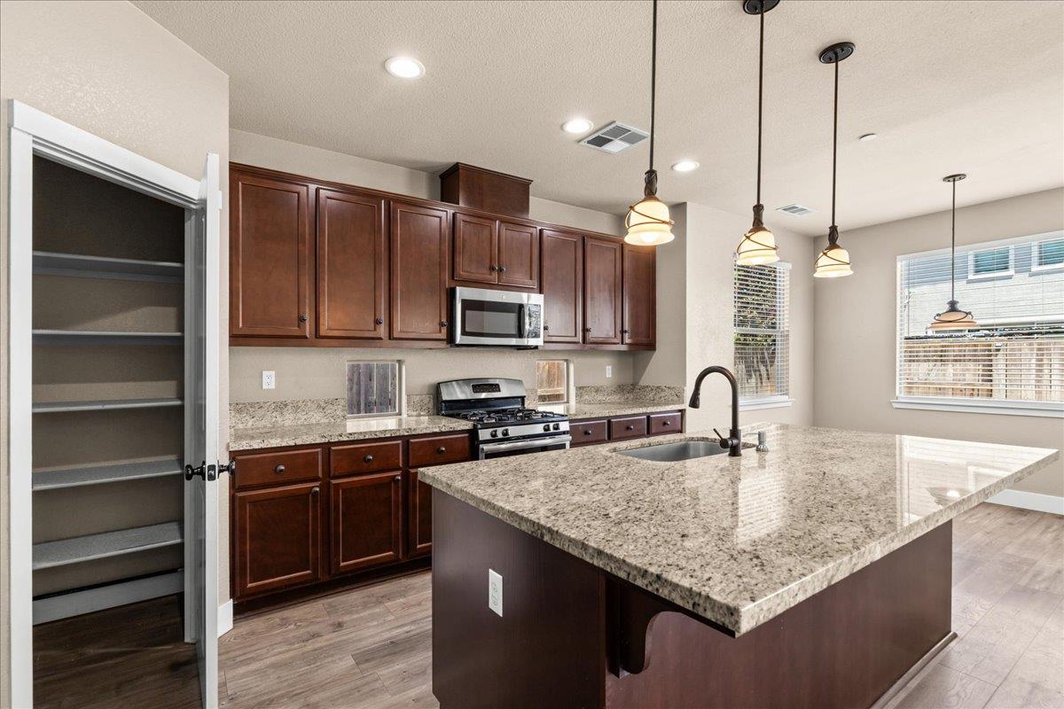 2809 Greger St, Oakdale, CA 95361