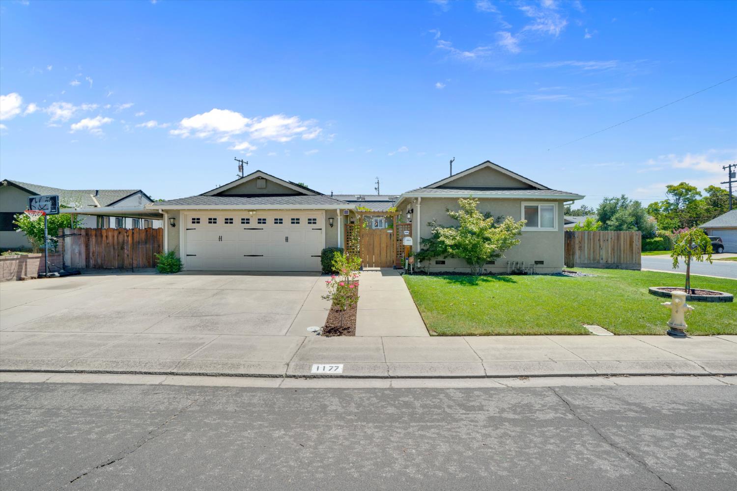 1177 Pine St, Manteca, CA 95336