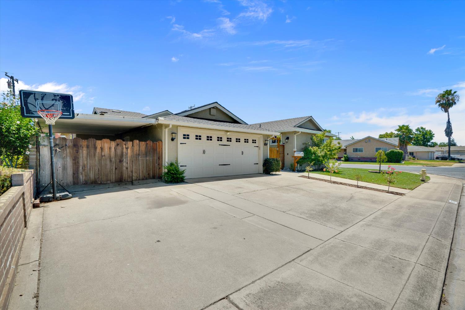 1177 Pine St, Manteca, CA 95336