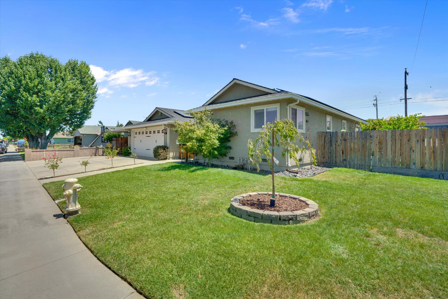 1177 Pine St, Manteca, CA 95336