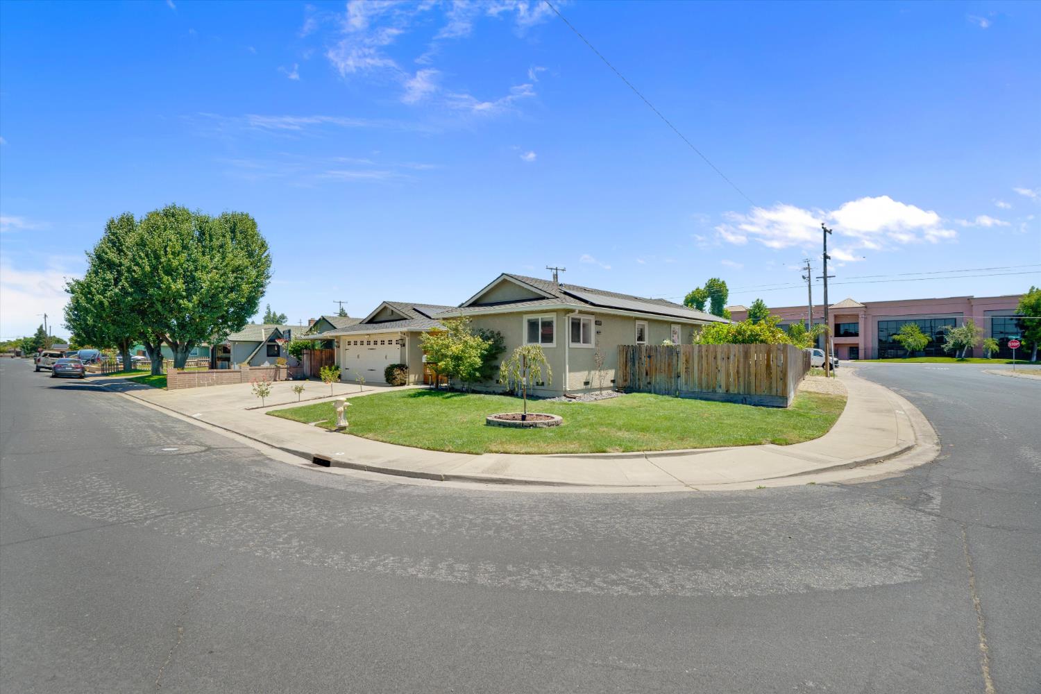 1177 Pine St, Manteca, CA 95336