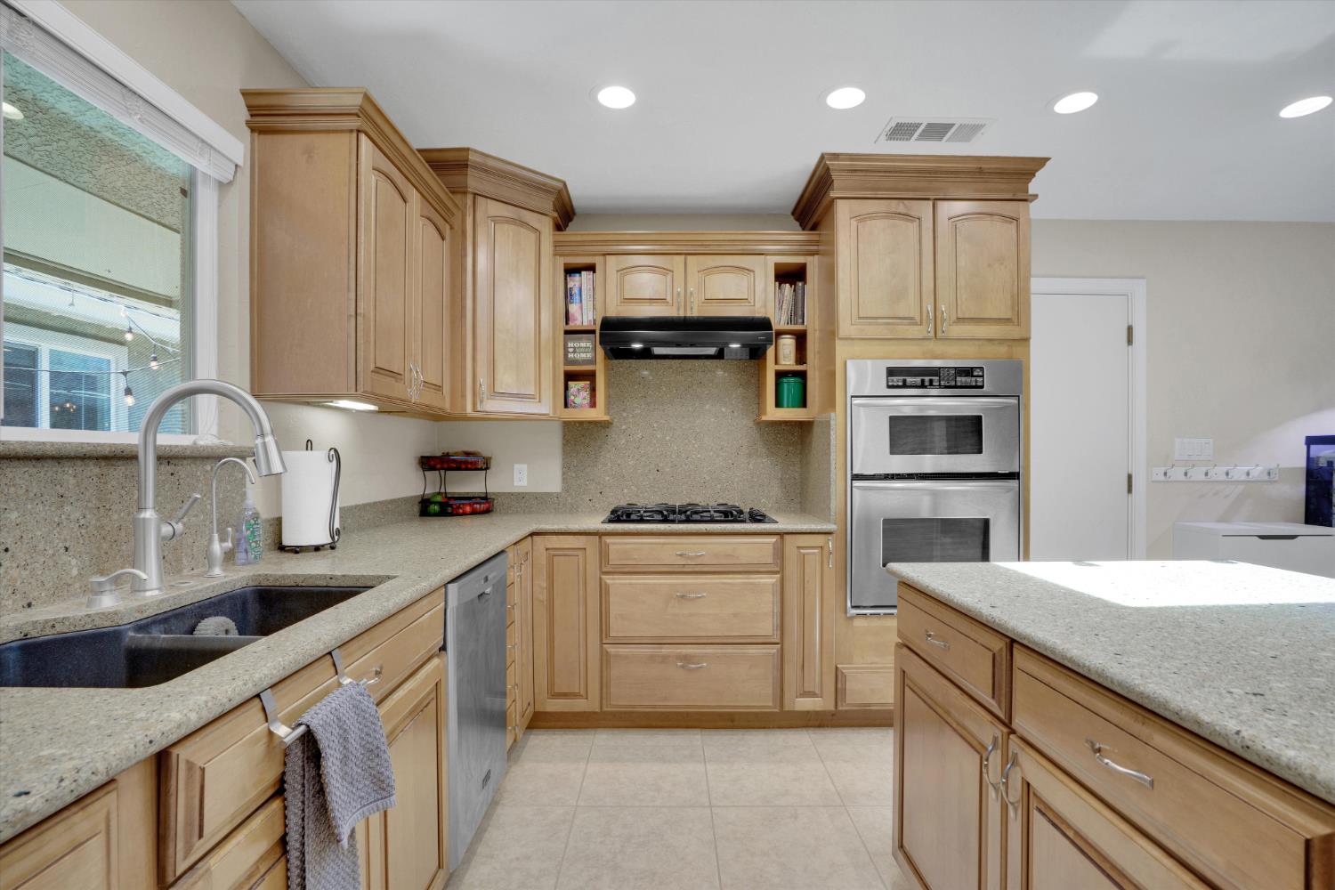 1177 Pine St, Manteca, CA 95336