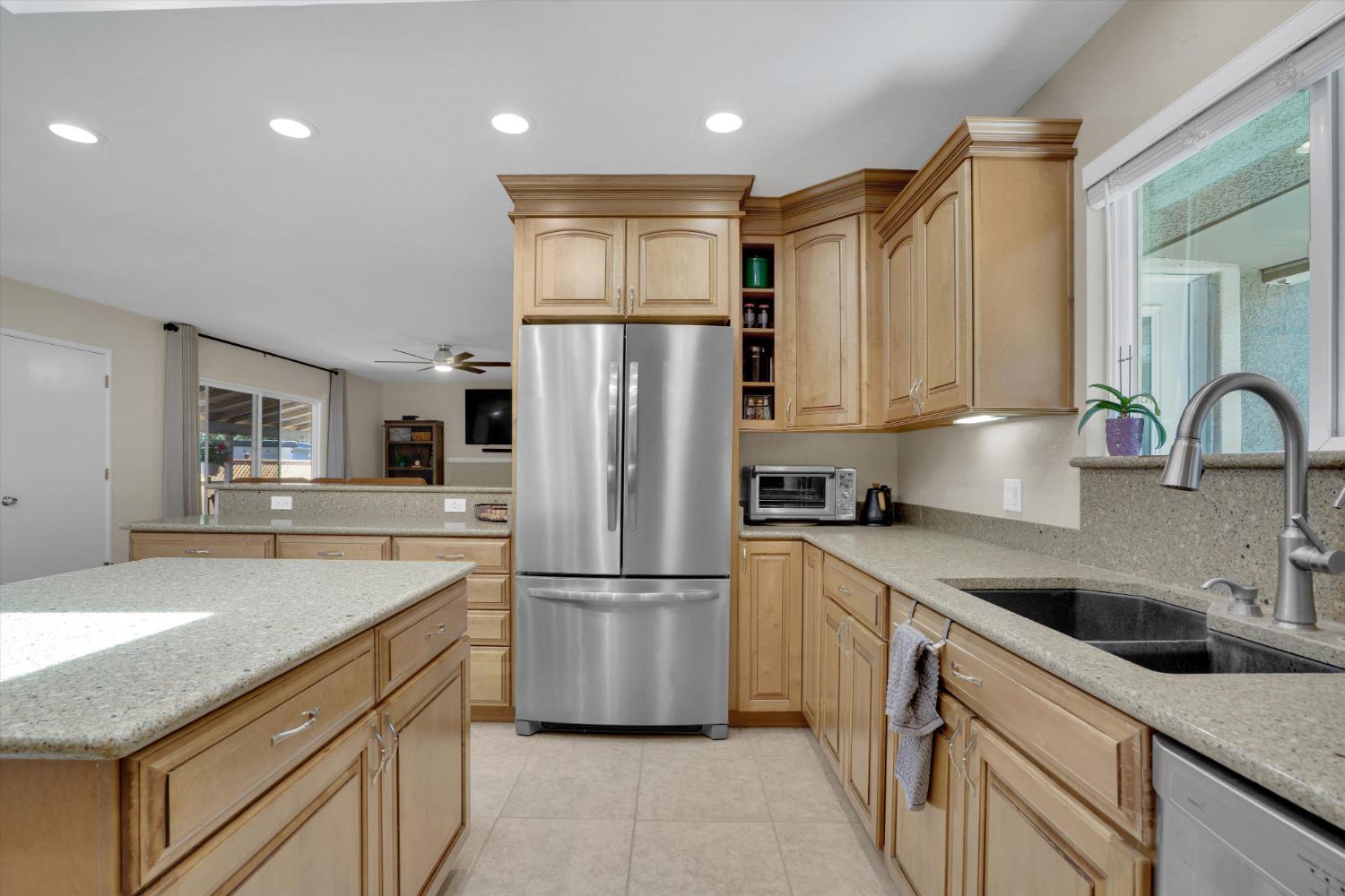 1177 Pine St, Manteca, CA 95336