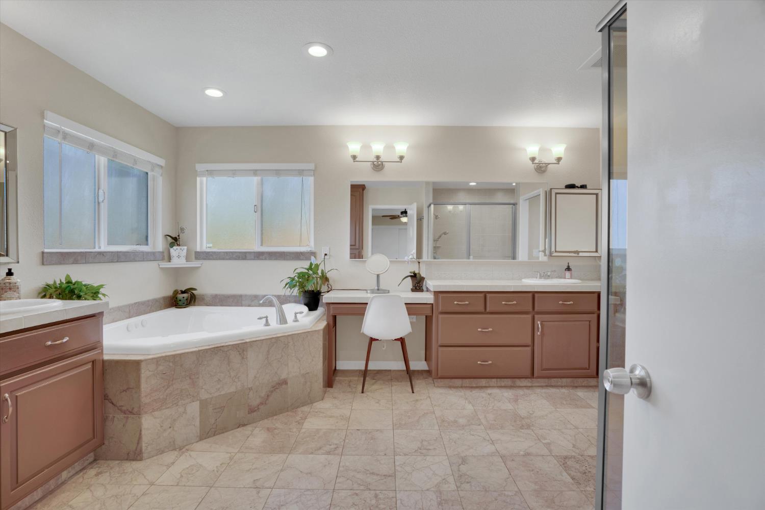 1177 Pine St, Manteca, CA 95336