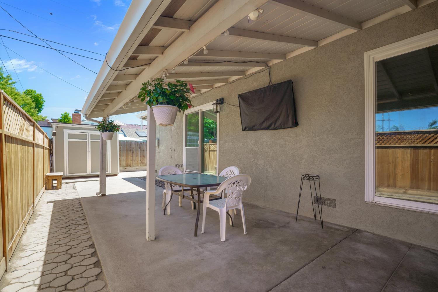 1177 Pine St, Manteca, CA 95336