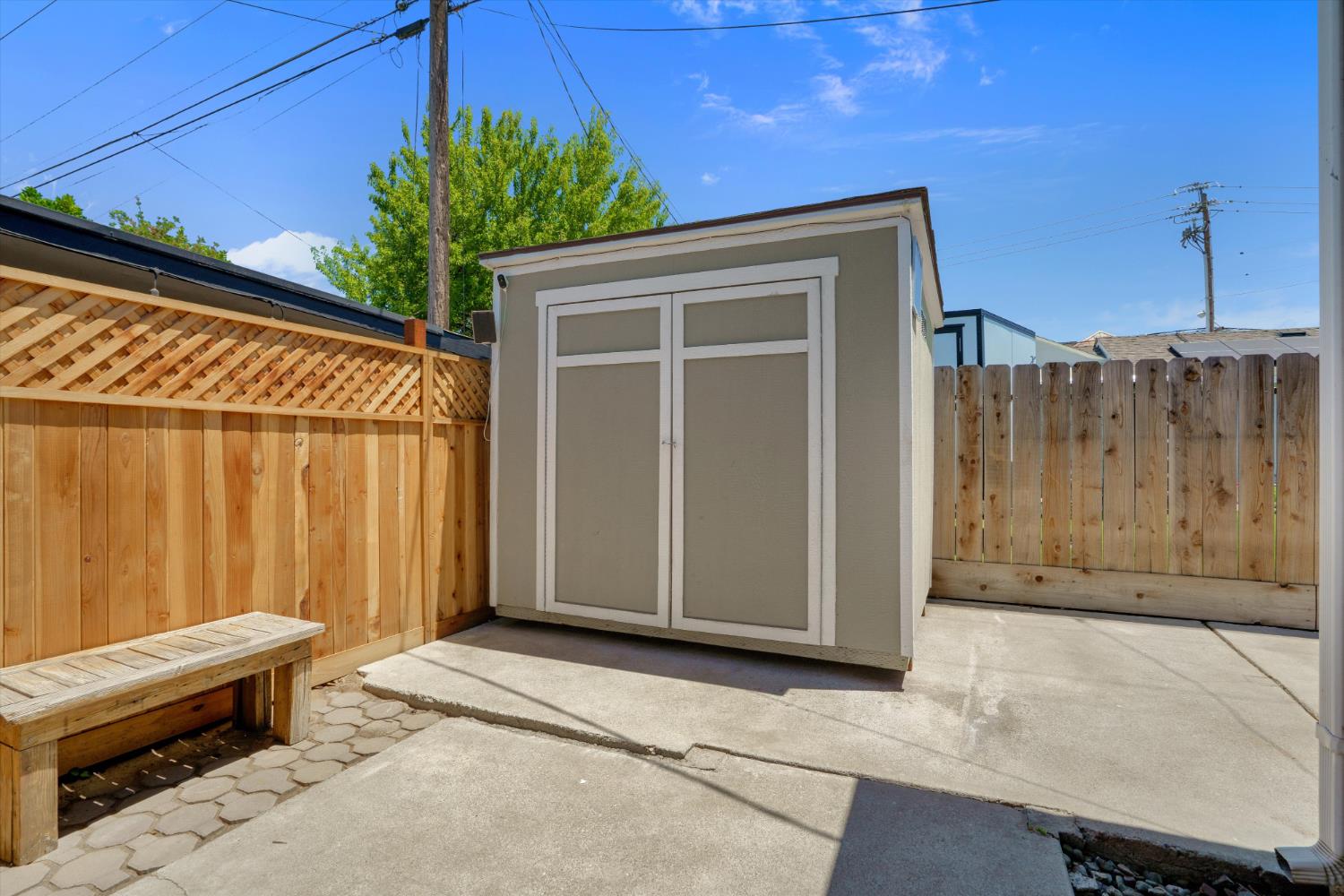 1177 Pine St, Manteca, CA 95336
